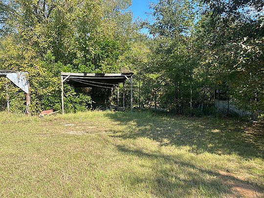 3rd image of 565 Davids Pond Rd