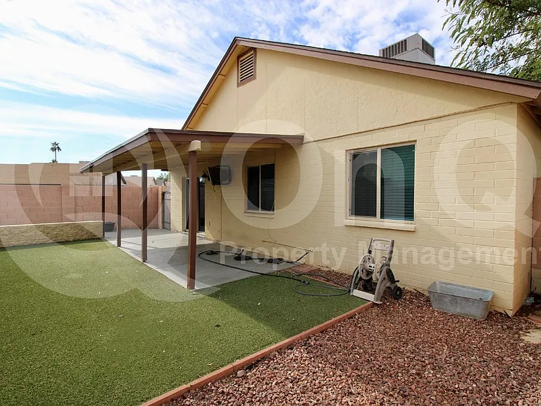 3453 N Seneca Ct — Photo 16