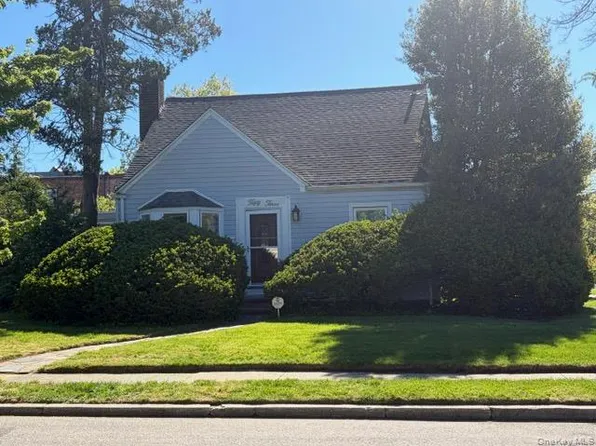 53 Edgeworth Street, Valley Stream, NY 11581