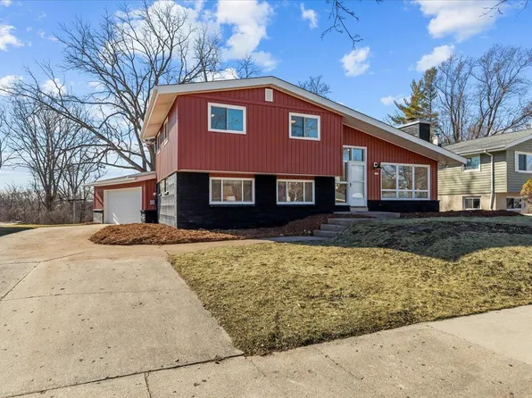 2166 Skyline DRIVE, West Bend, WI 53090