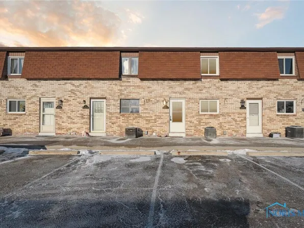 728 Fairway Dr APT 2, Wauseon, OH 43567