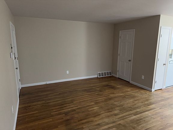 4th image of 1604-1624 N Yellow Springs St #1