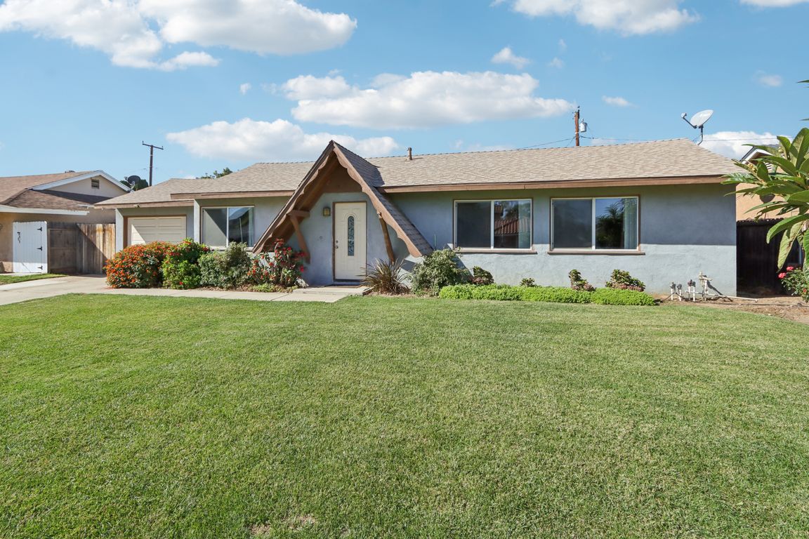 Adelina Ave-S2910-003.jpg