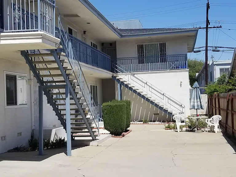 Driveway & Courtyard