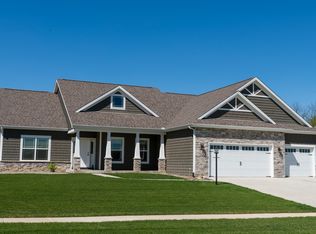 1302 Forest Ridge Dr, Mahomet, IL 61853