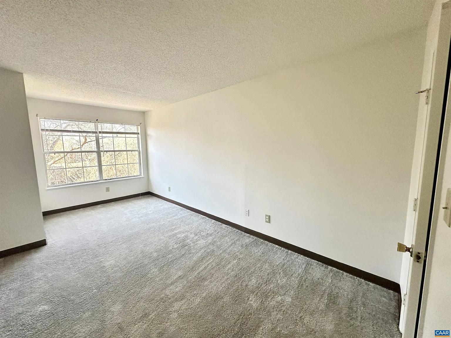 2 bed, 1.0 bath, 735 sqft, $1,300 — Photo 1