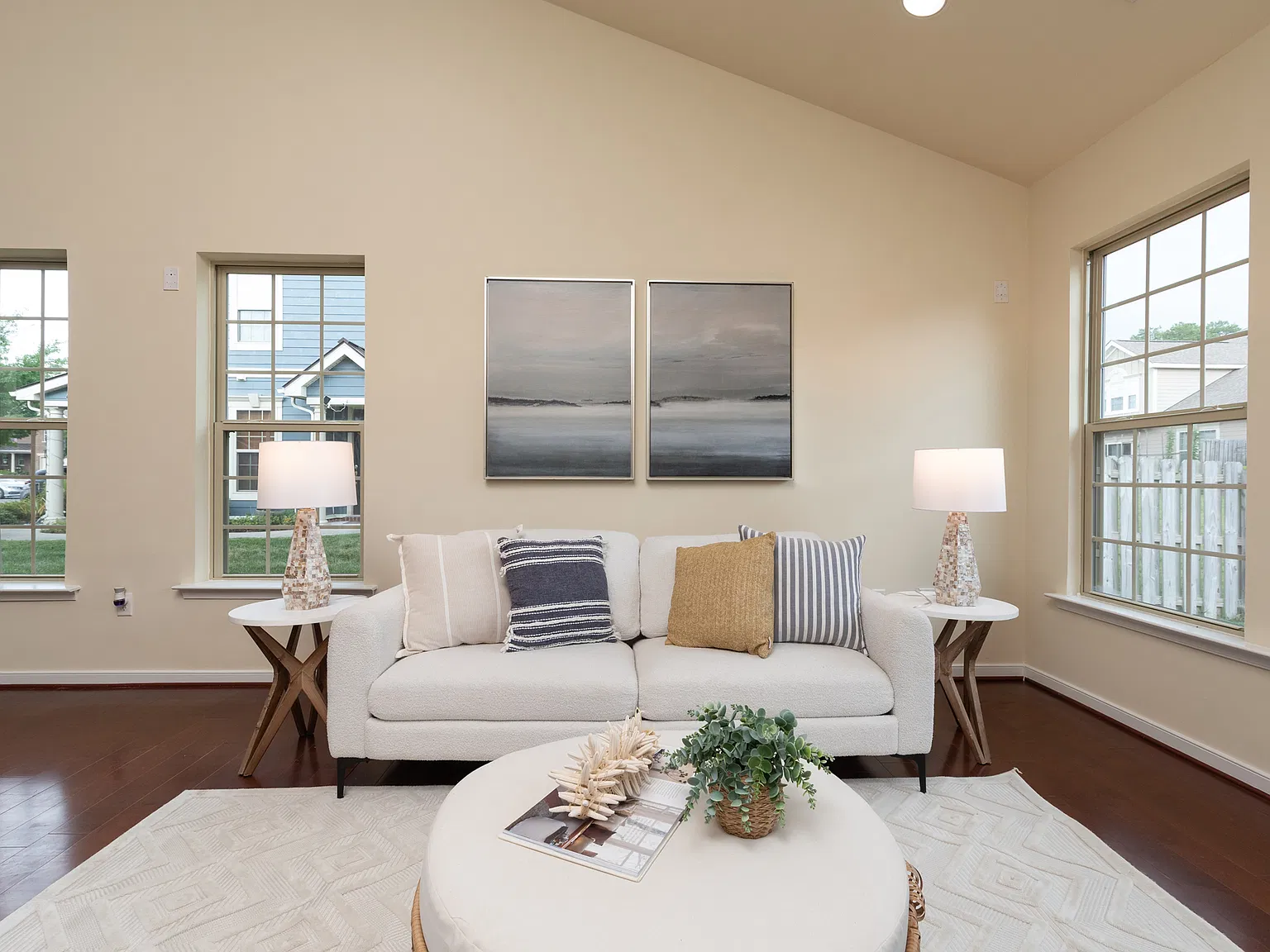 3 bed, 2070 sqft, $2,900 — Photo 3