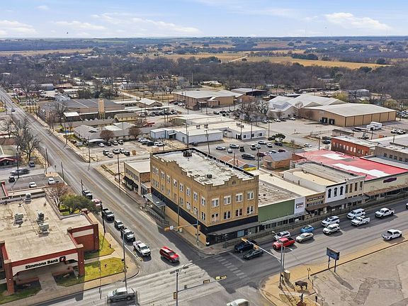 4th image of 107 S Austin St