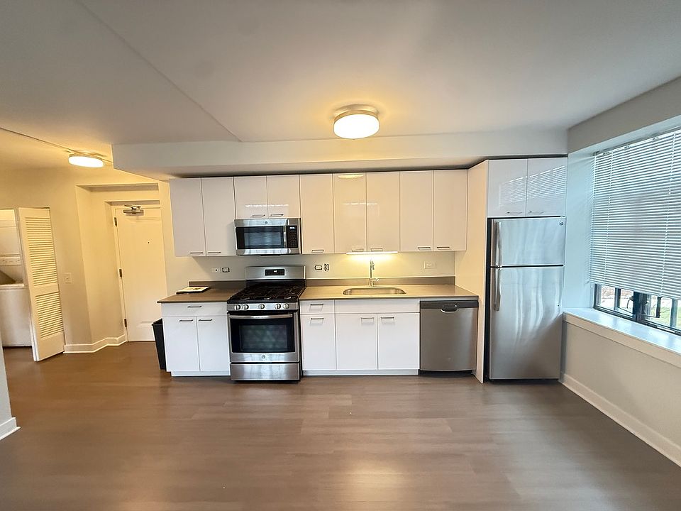 1st image of 2808 N Leavitt St #301