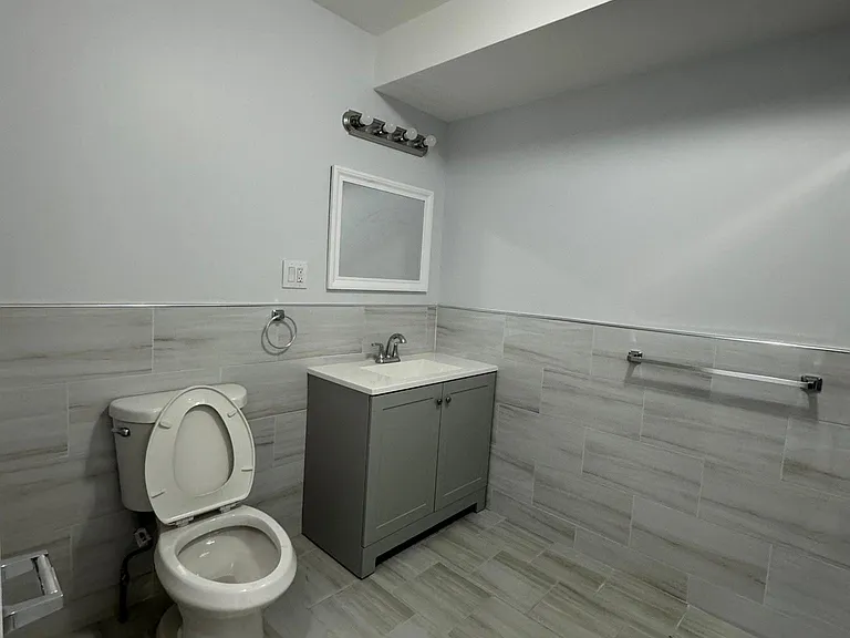515 Washington Ave #2 — Photo 3