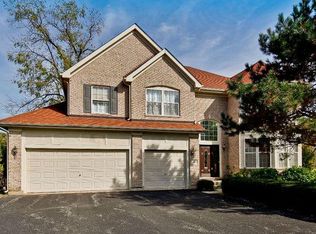21 River Oaks Cir E, Buffalo Grove, IL 60089