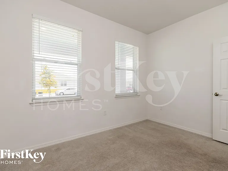 1630 Isleta Loop — Photo 10
