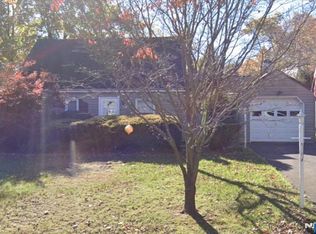 244 Washington Pl, Paramus, NJ 07652