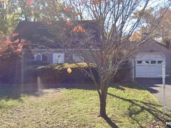 244 Washington Pl, Paramus, NJ 07652