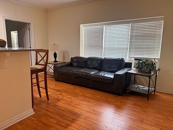 5th image of 901 NW 13th St APT 207