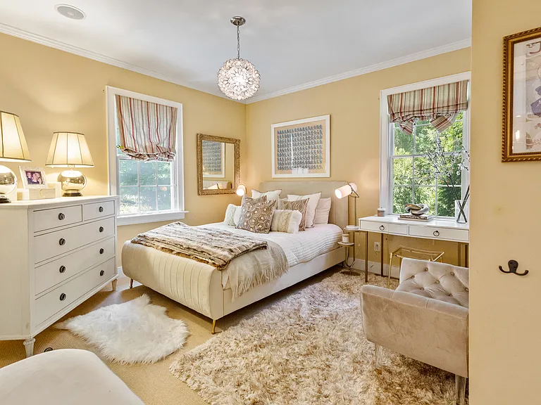 170 Tuckahoe Ln — Photo 13