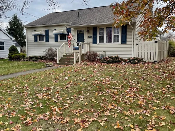 1418 N Walnut St, Dover, OH 44622