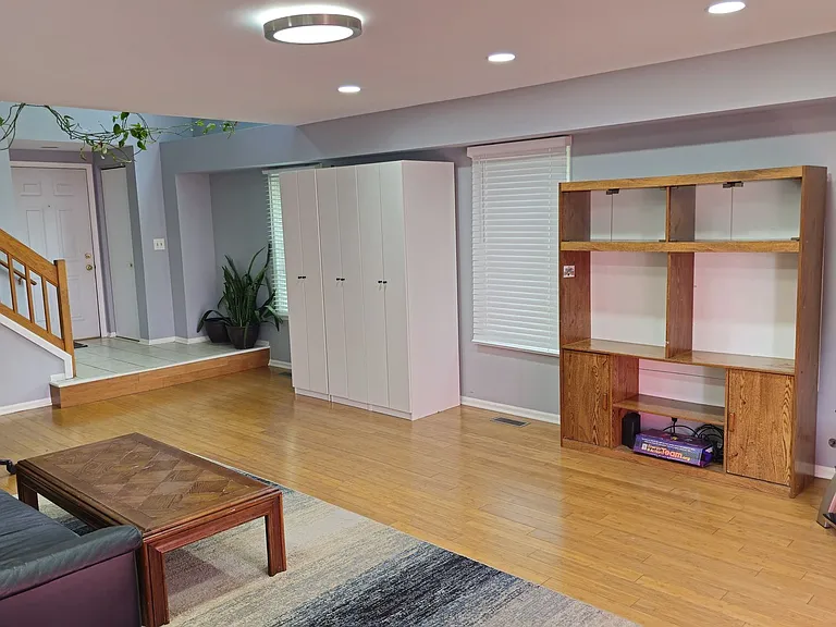 121 Hampton Ave — Photo 4