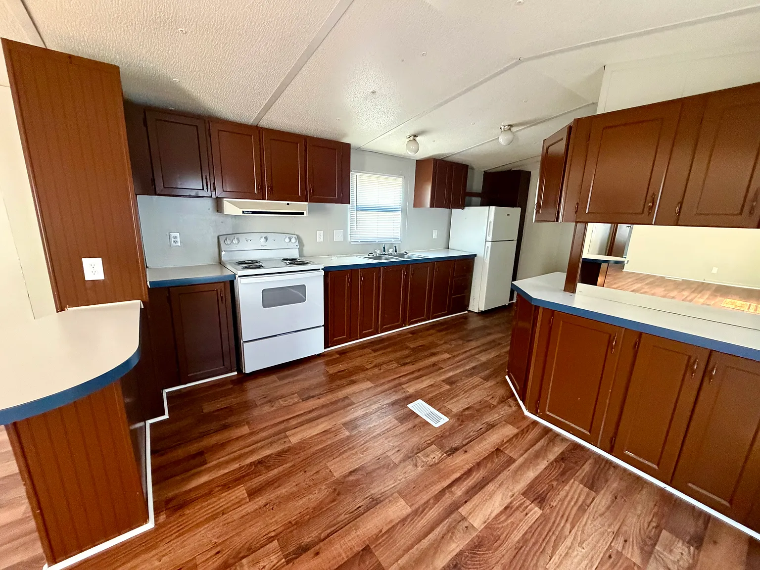 2 bed, $995 — Photo 2