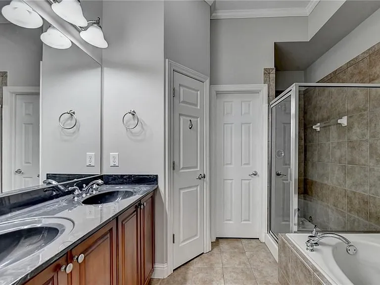813 Clifton Heights Ln — Photo 29