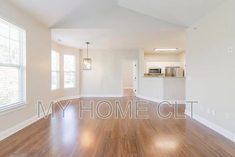 2 bed, 2.0 bath, 1102 sqft, $1,650 — Photo 2