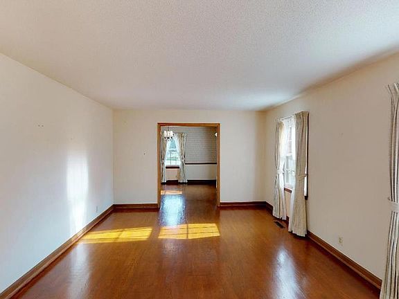 4th image of 2505 Dawn Cir