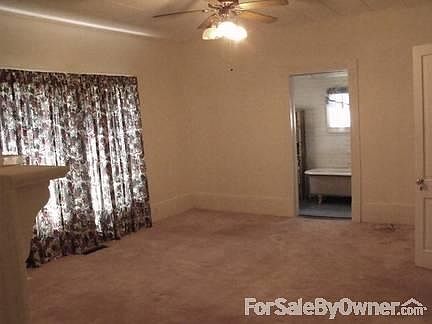 Kitchen w oak cabinets