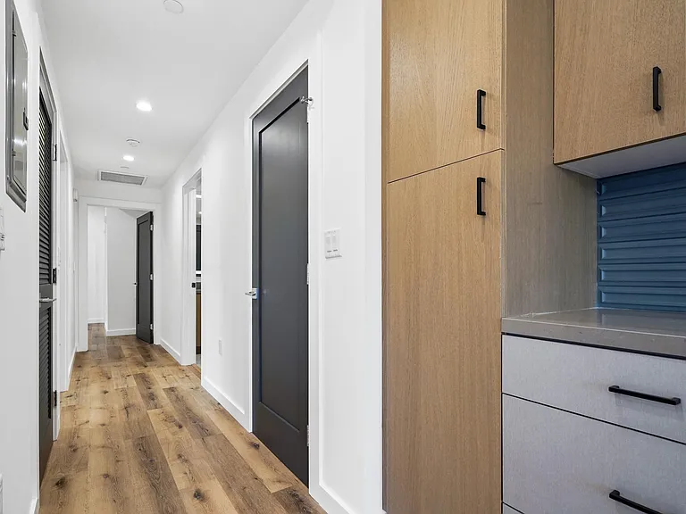 5022 Whitsett Ave #101 — Photo 14