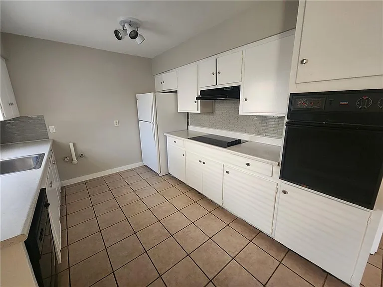 607 Nelray Blvd #B — Photo 7