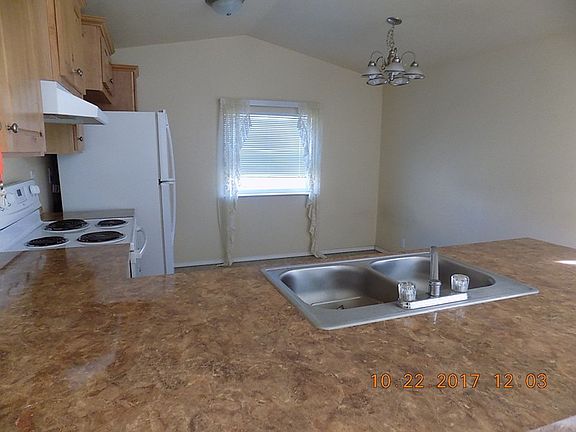 3rd image of 1009 Coutts Ave