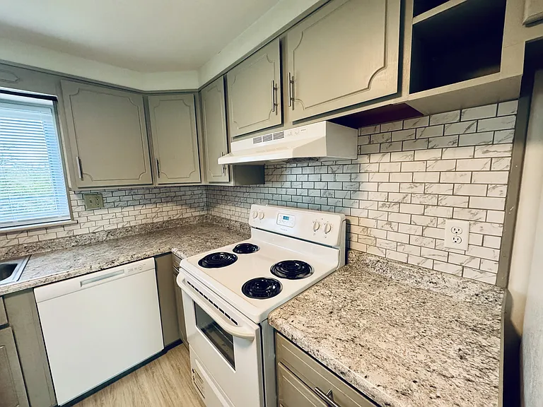 1393 Saratoga Ave — Photo 4