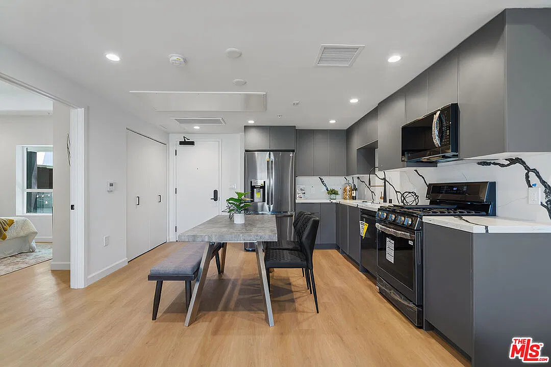 2 bed, 2.0 bath, 1063 sqft, $676 — Photo 4