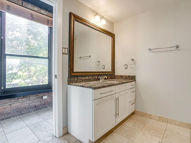 910 Houston St #301 — Photo 16