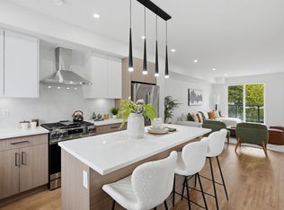 5629 King George Blvd #2, Surrey, BC V3X2W5