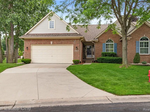 22745 Coachlight Cir, Taylor, MI 48180