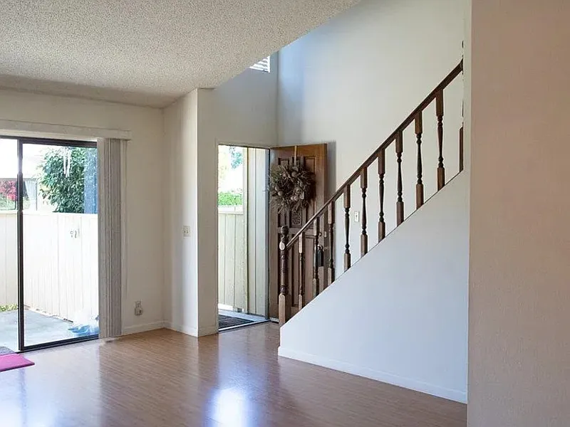2 bed, 2.0 bath, 1044 sqft, $1,515 — Photo 2