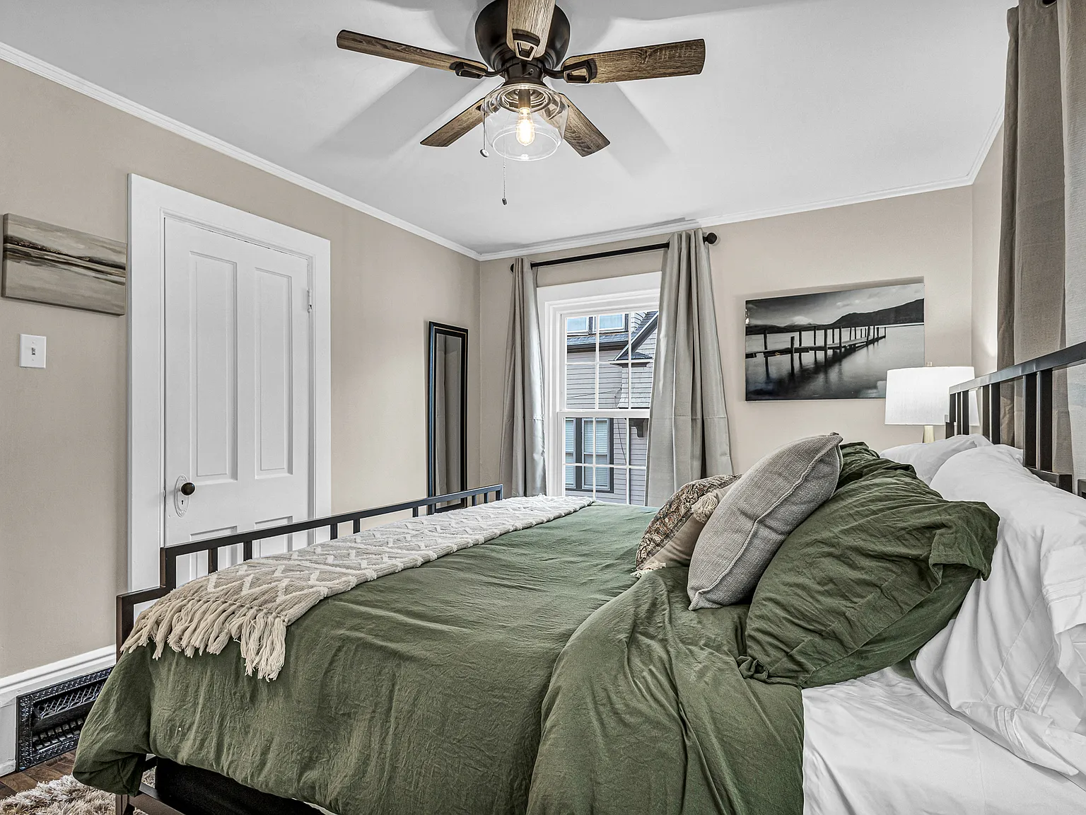 2 bed, 1200 sqft, $2,500 — Photo 2