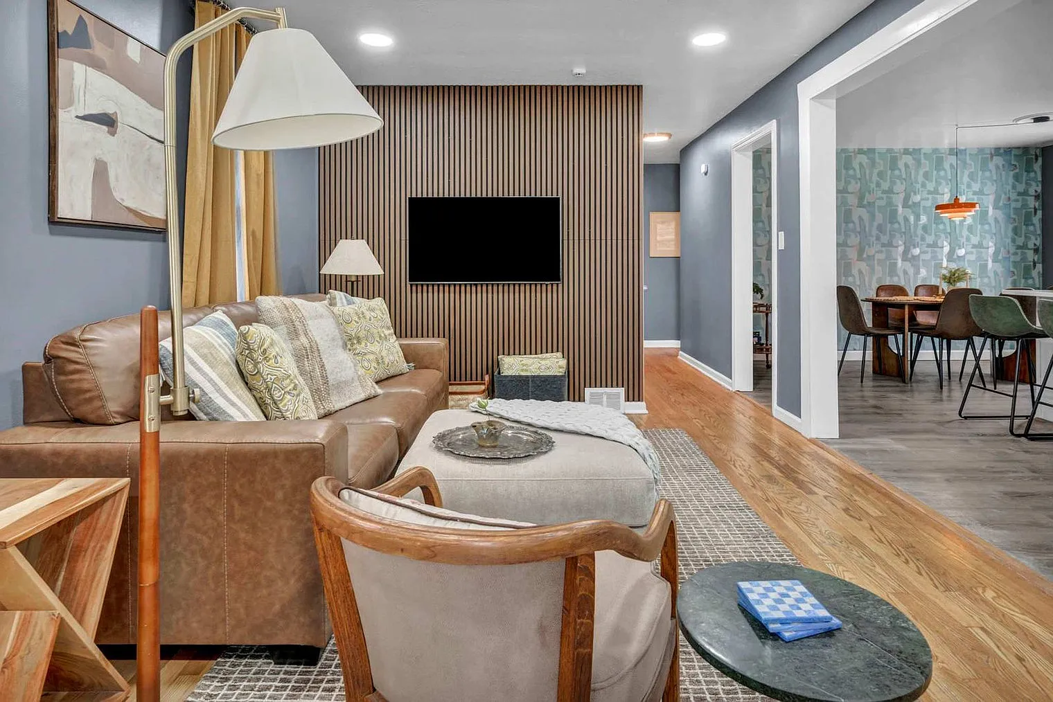 2 bed, 1.0 bath, 2077 sqft, $3,019 — Photo 4