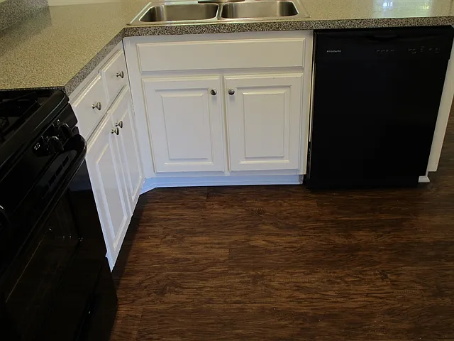 3 bed, 2.0 bath, 1625 sqft, $2,200 — Photo 3