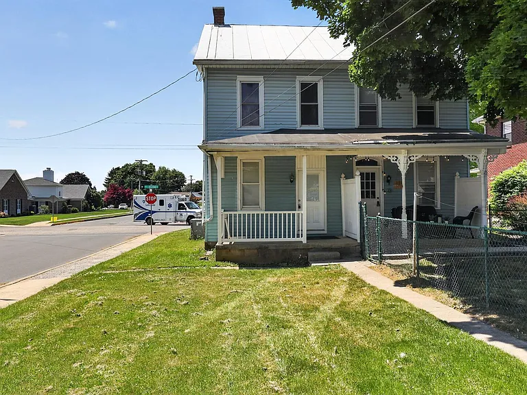 334 S Railroad St — Photo 3