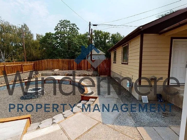 430 E Oak St — Photo 21