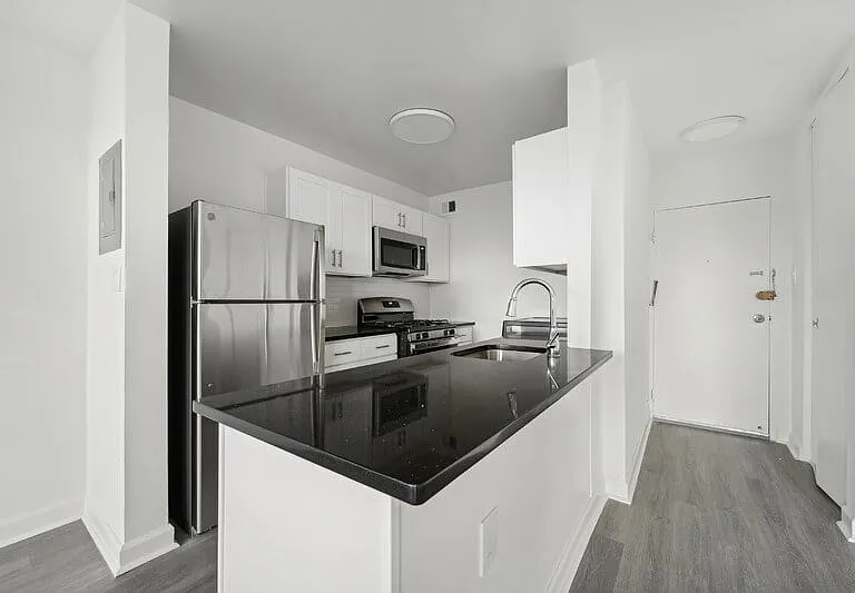 Ashlawn at Southern Towers — Photo 20