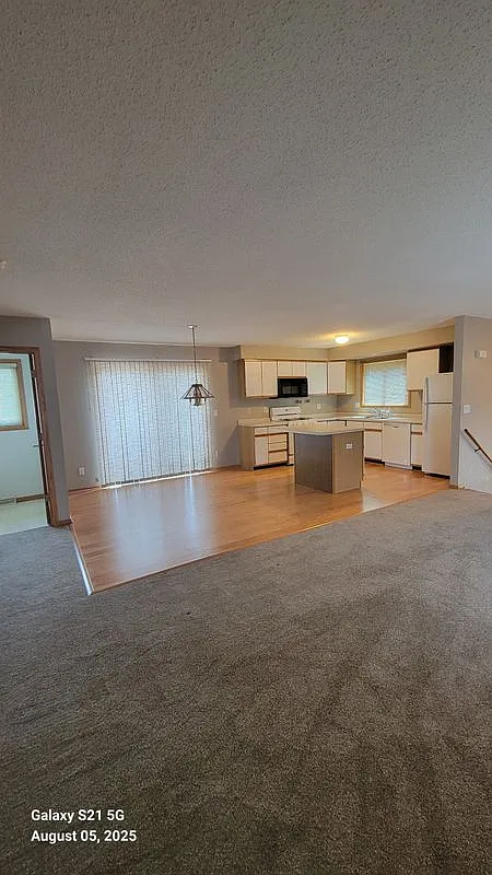 2 bed, 2.5 bath, 1200 sqft, $1,800 — Photo 1
