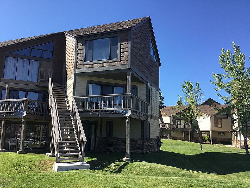 Corner unit by the water 
