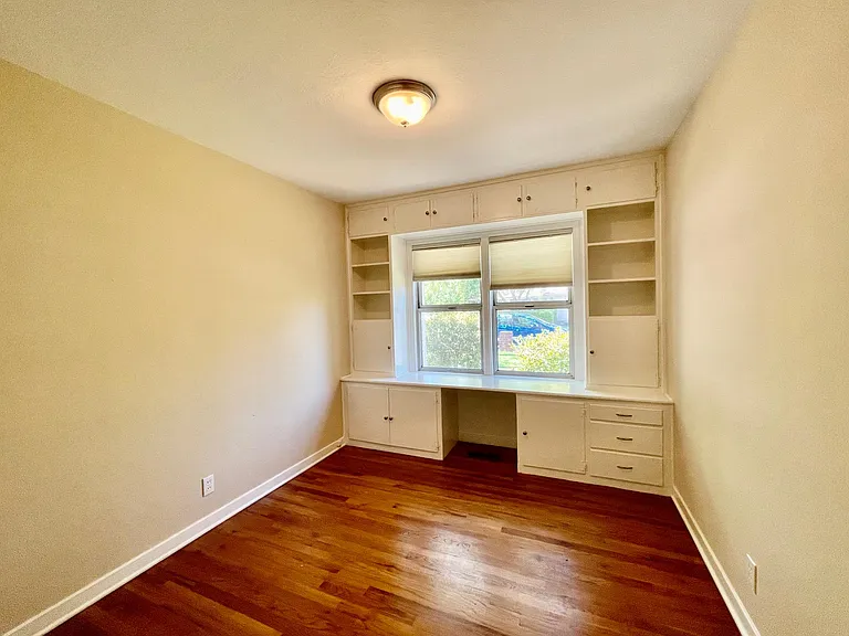 1328 Floyd Ave — Photo 10