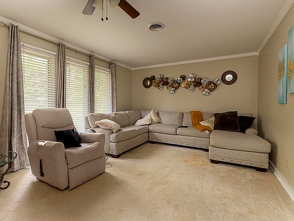 5th image of 207 Westernaire Dr