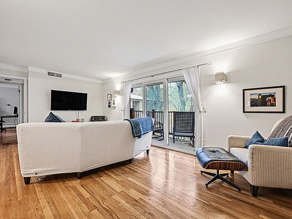 4th image of 1245 Island Dr APT 202