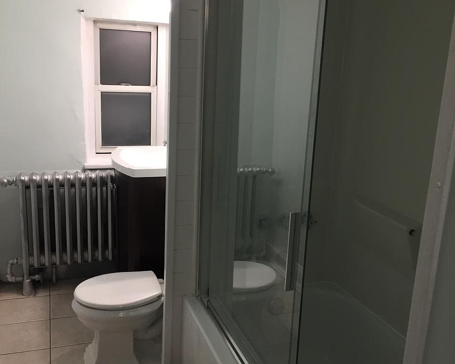 2nd image of 1030 Lydig Ave