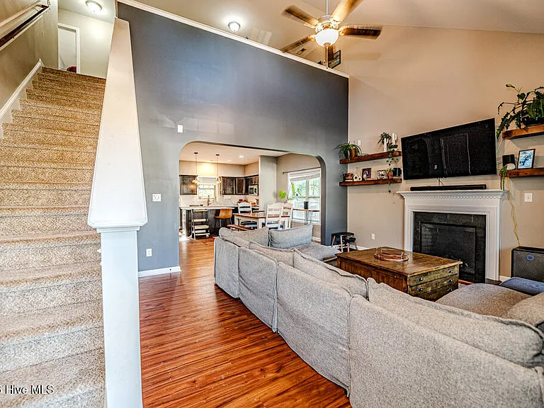 113 Sedgewood Ct — Photo 4