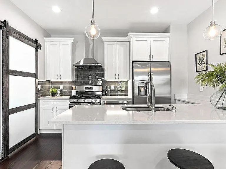 1513 Oak St — Photo 11
